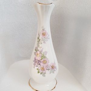 Vintage Royal Tara Fine Bone China Reland Vase Han